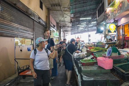 Bang Rak Backstreets: Local Bites & Culture Walking Tour