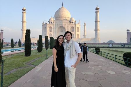 Taj Mahal & Agra Fort Private Day Trip From Delhi with 5* Lunch