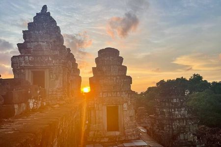 Exploring the Ancient Wonders of Angkor Wat with sunset backheng 