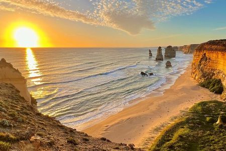 Full-Day Great Ocean Road and 12 Apostles Sunset Tour from Melbourne