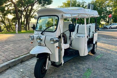 Tuk-tuk tour of downtown Madrid