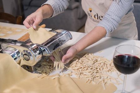 Local's Home Experience: Pasta & Tiramisu in Sorrento with Alessia