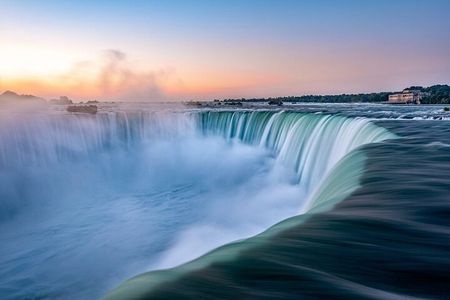 Toronto to Niagara Falls In-Depth Small Group Tour w/Boat Option