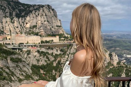 Montserrat Tour: Lunch and Winery Visit with Free Hotel Pickup