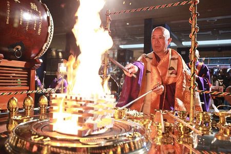 Tokyo Morning Tour : Meiji Shrine, Asakusa and Fire Ritual