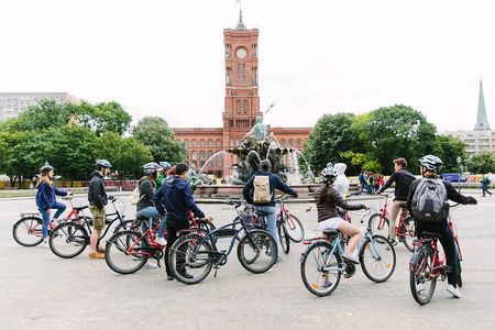 Ultimate E-Bike Tour of Berlin with Beer Garden Stop