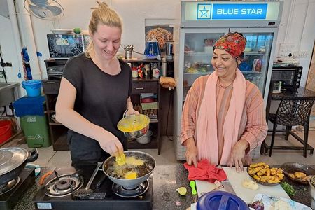 Authentic Indian Cooking Classes at Palolem Beach Road Goa