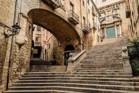 Prívate Girona Tour from Barcelona: GOT locations, Xuixos Tasting
