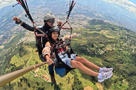 Parapente sobre Medellín desde San Félix 