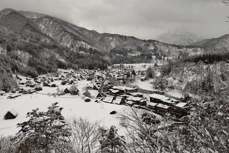 [One-day bus tour departing from Kanazawa Station] Shirakawa-go and Gokayama - Two World Heritage Villages Enjoyable Bus Tour
