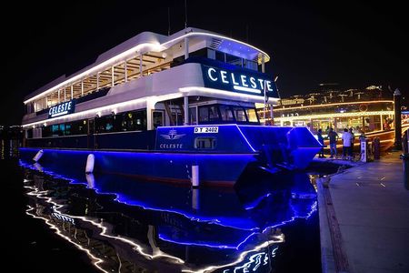 Dubai Marina: Premium BBQ Dinner Cruise -Live Show, Open Bar & DJ