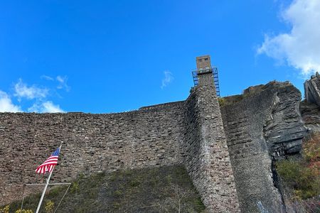 Guided Hike Along the Niagara River Gorge to Power Plant Ruins