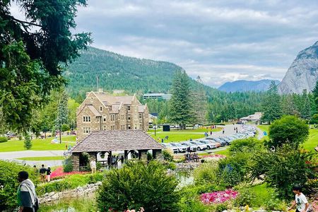 Explore Banff’s Wonders: Lake Louise, Moraine Lake, and Beyond