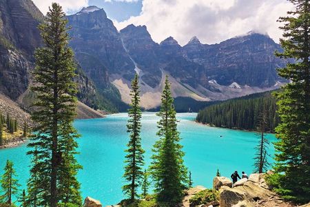 Banff/Canmore Moraine Lake & Lake Louise– Hike, Canoe or Sightsee