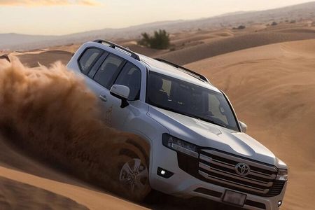  Dubai Premium Red Dunes Safari Camel Ride and BBQ Dinner
