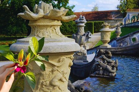 3h Royal Castle Tour: Interior, Garden Pralines, Coffee & Dessert