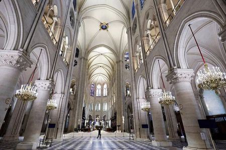 Night Crimes of Paris Tour with Wine and Cheese 