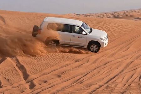 Desert Safari Dubai with Dune Bashing & Buffet Dinner