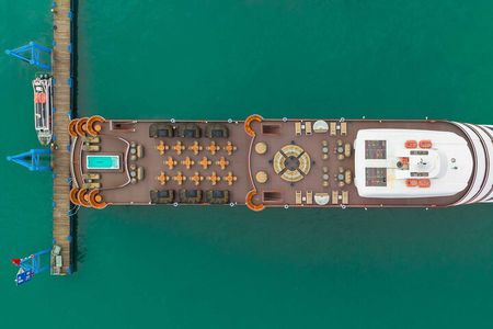 Luxury Cruise 2-day Explore Halong and Lan Ha Bay from Hanoi