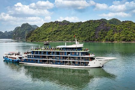Doris Cruise 5 star cruise 2 days visiting Halong Bay Lan Ha Bay private balcony