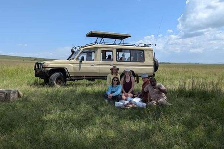 3 days group joining safari to Masai Mara with a Land CruiserJeep