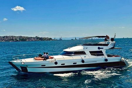 Istanbul: Luxury Private Yacht Cruise on the Bosphorus