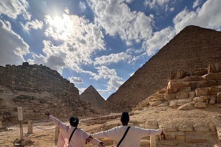 Pyramids of Egypt full day tour: Great Pyramids of Giza, Saqqara & Memphis
