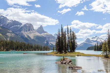 Jasper National Park Tour: Maligne Valley, Medicine Lake and Spirit Island
