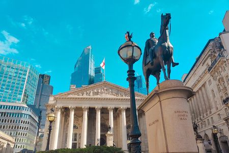 London Historical Tour: Roman Walls to Global Finance