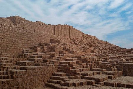 Miraflores and Huaca Pucllana Tour from Lima 