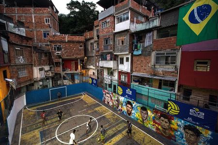 Favela Tour + The Maze Rio - by Alan Denis