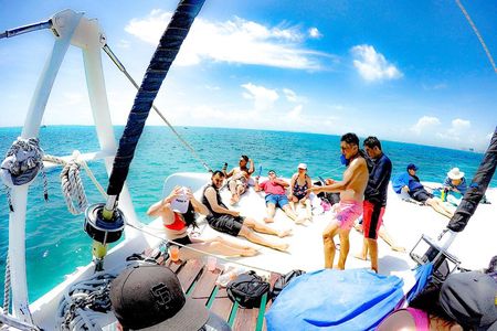 Sailing Catamaran Experience – Isla Mujeres & Open Bar