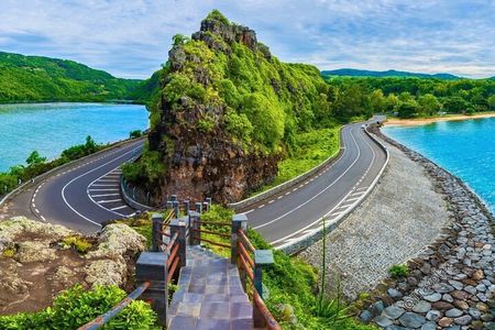 Explore Mauritius South: 7-Coloured Earth, Curious Corner + Lunch