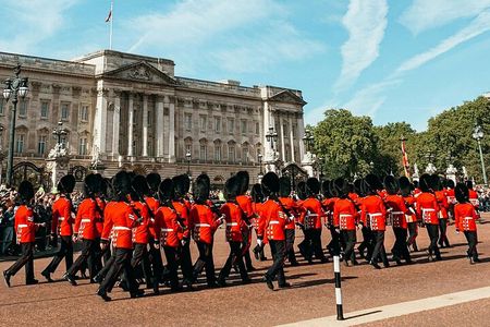 London Walking Tour: Tower Bridge to Buckingham Palace