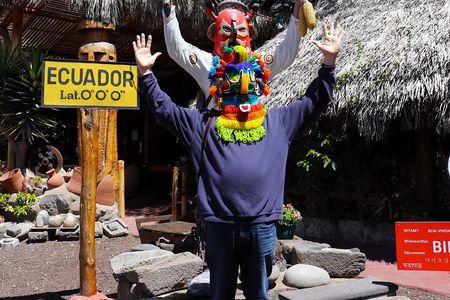 Full day private tour Quito: Equator & Old town plus transport