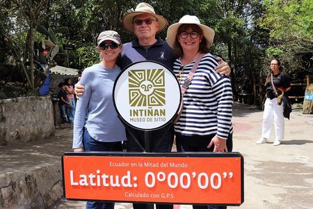 Full day private tour Quito: Equator & Old town plus transport
