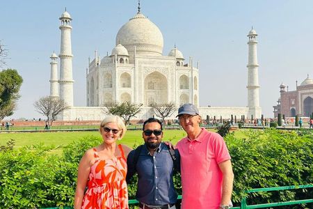 Taj Mahal & Agra Fort Private Tour from Delhi by Car with 5* Meal