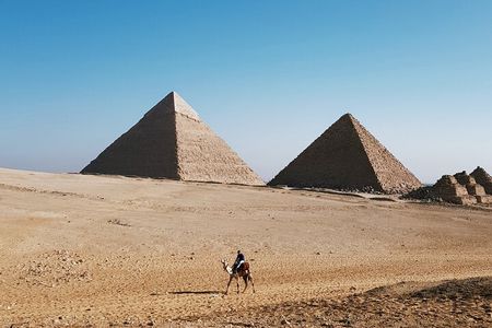 Giza Pyramids and Saqqara Discovery Tour