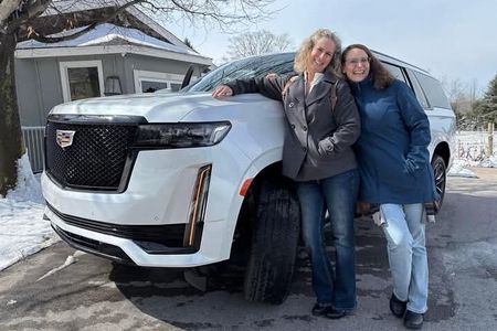 NON BUS VIP Cadillac Escalade Traverse City Old Mission Wine Tour