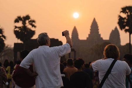 Angkor Wat Temple Tour Sunrise or Sunset with Tour Guide