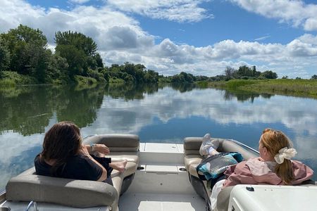 Montreal Urban Nature Boat Safari with Picnic and Swimming (3h30)