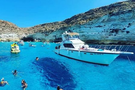 Taormina Boat Tour with Aperitif on Isola Bella