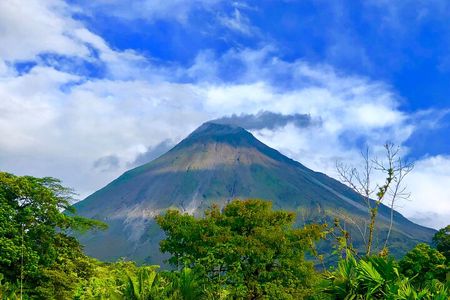 Premium Adventure from San Jose Arenal Volcano Waterfall and Thermal