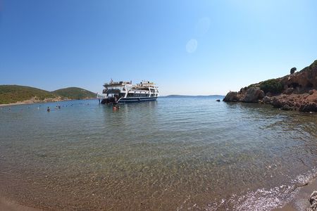 From Izmir: Island and Bays Boat Tour with Lunch