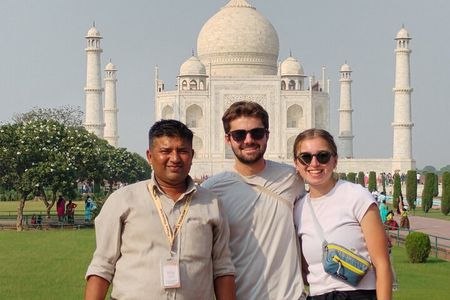 Agra: Taj Mahal with Mausoleum Skip the Line tickets & guide