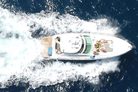 Cabo Luxury Yacht Charter – Private Crew, Snorkeling & Open Bar
