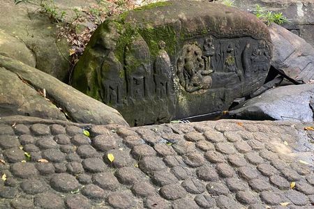 Private Kbal Spean Trekking Tour with Banteay Srei 