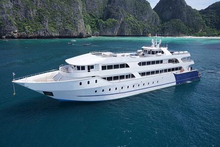 Phi Phi Island Trip with Big Boat from Phuket