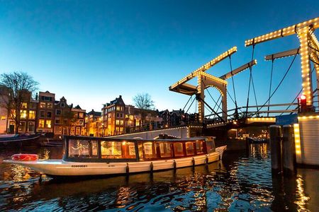 Amsterdam Evening Canal Cruise with Live Guide and Onboard Bar 