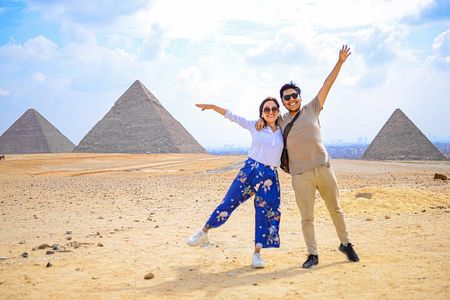 Private Tour of Giza Pyramids with Camel Ride and Pyramid Access